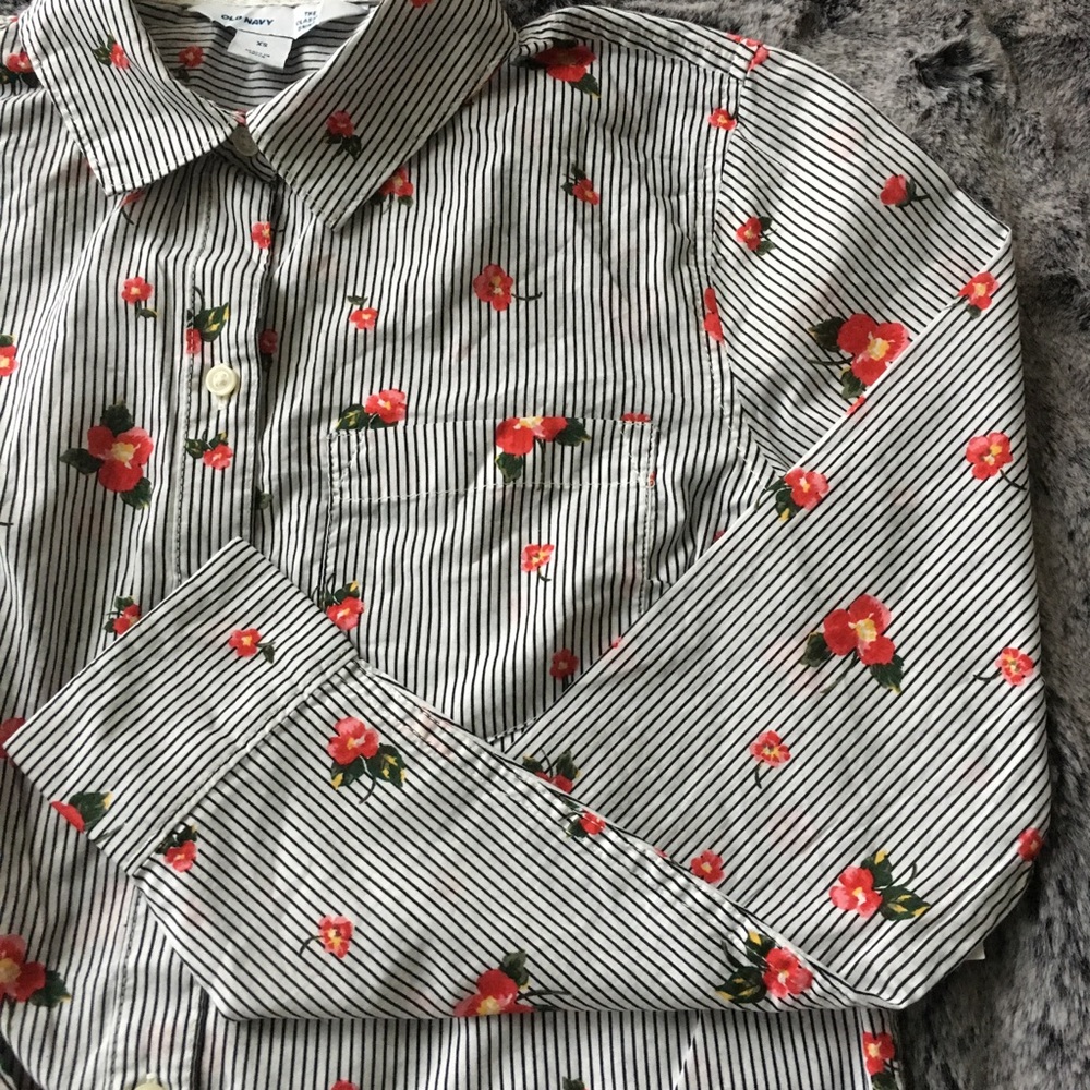 NWT Old Navy Floral Button Down